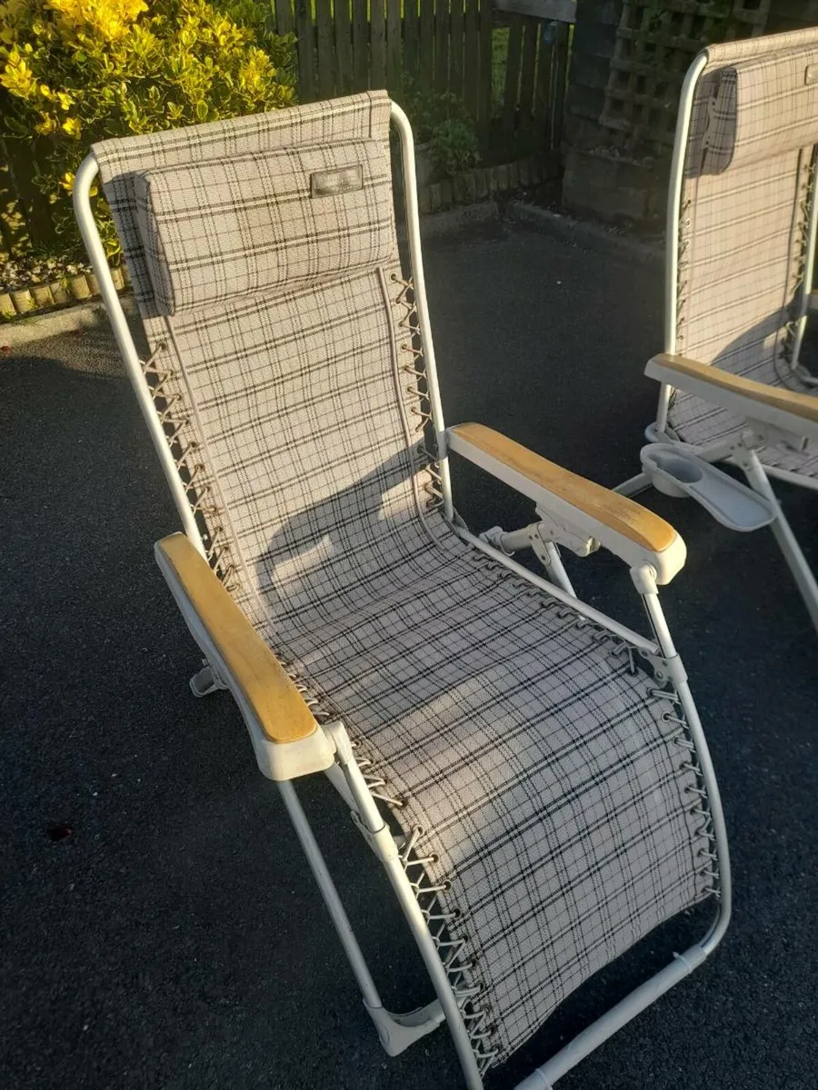 Reclining chairs - Image 2