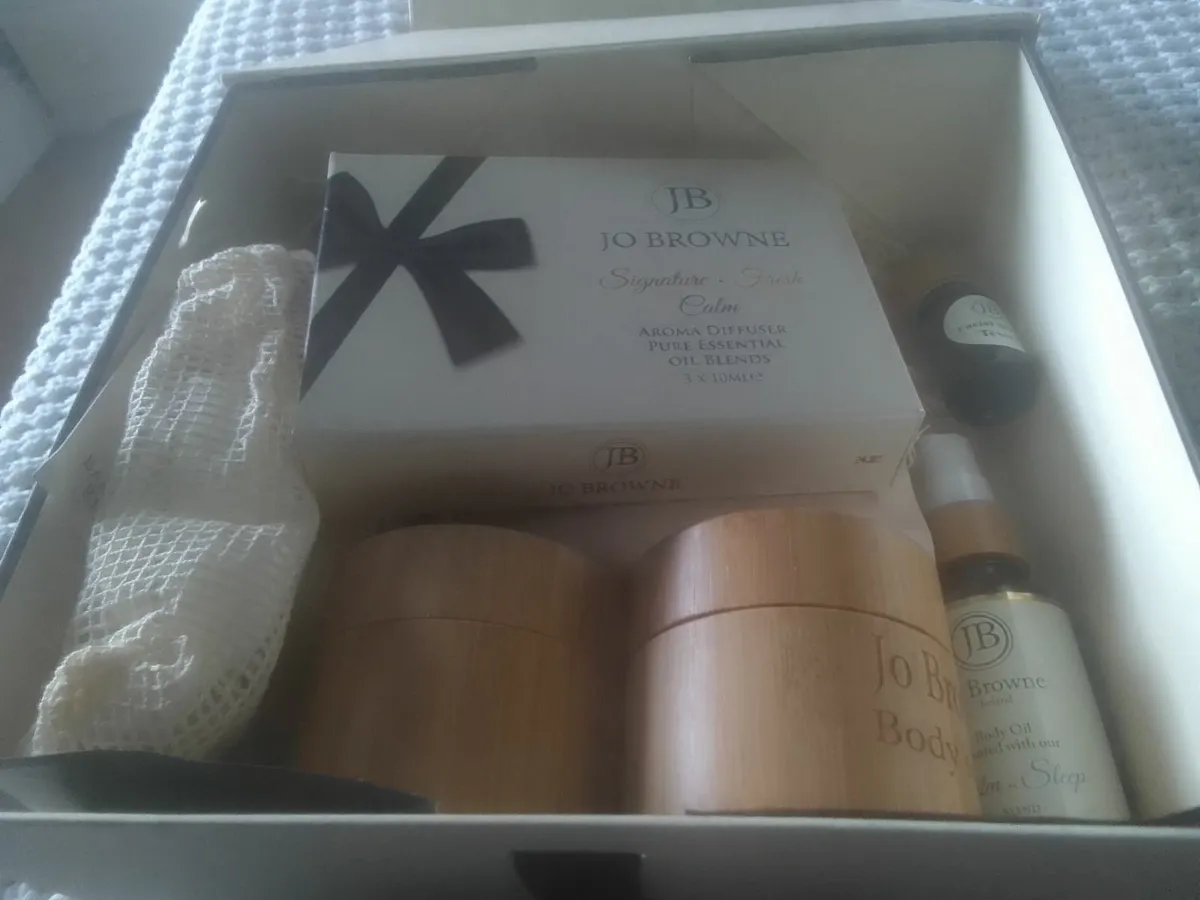 JO BROWNE  LUXURY GIFT BOX BRAND NEW - Image 2
