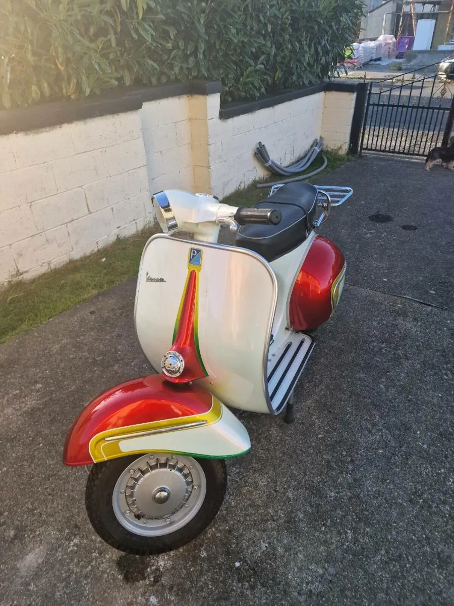 Vintage vespa scooter 150 - Image 1