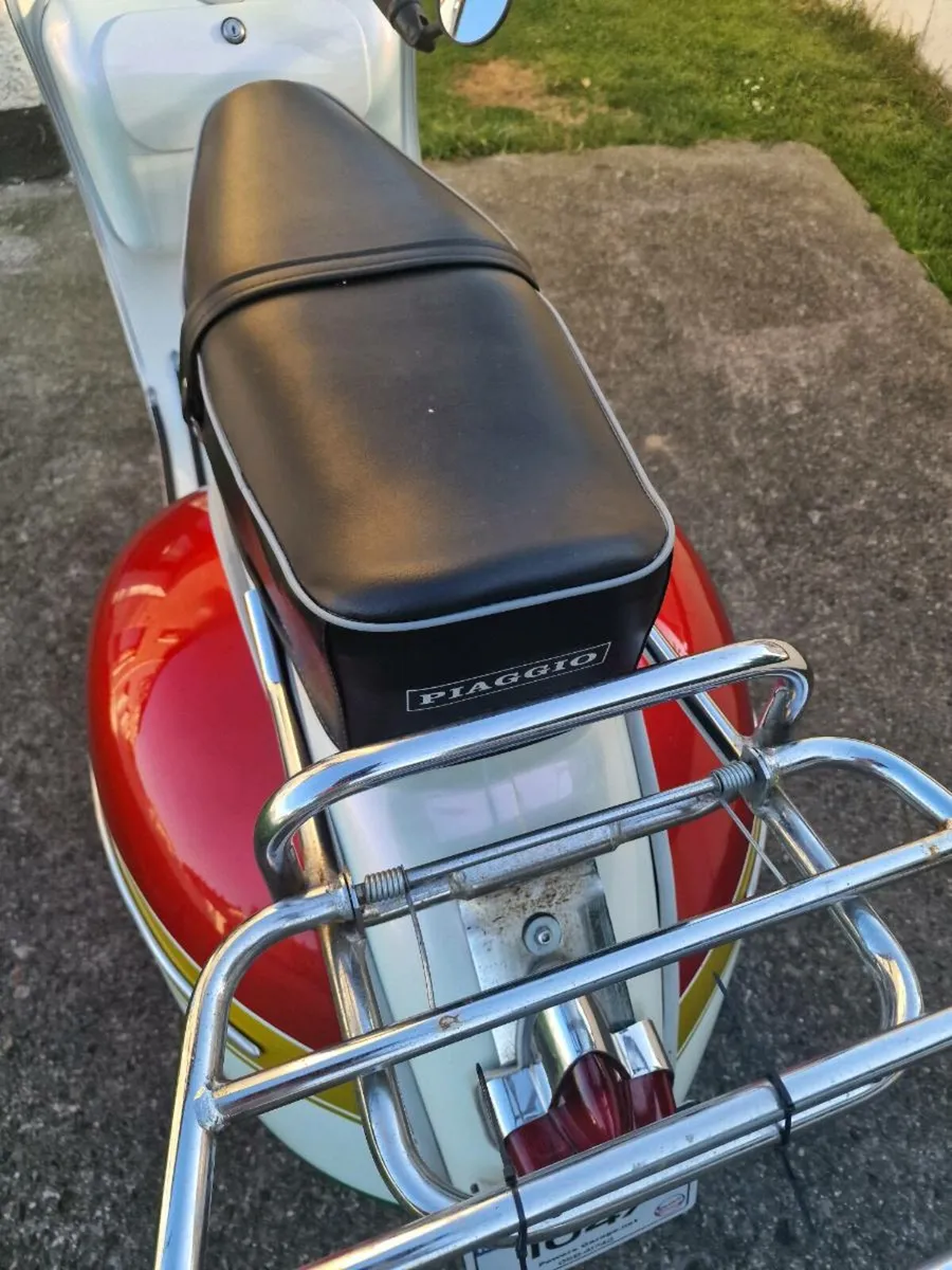 Vintage vespa scooter 150 - Image 2