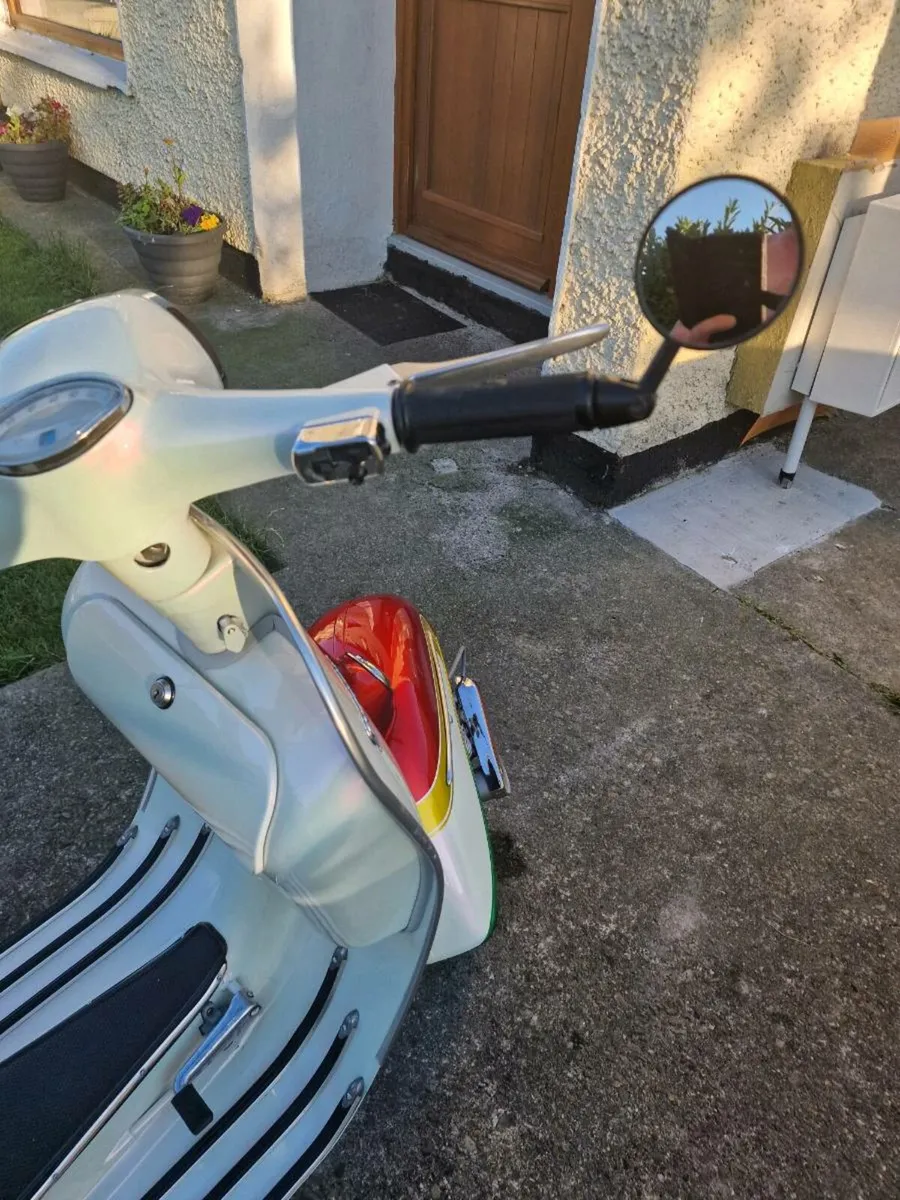 Vintage vespa scooter 150 - Image 3