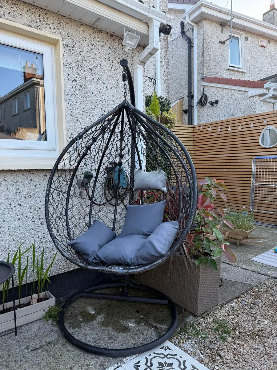 Egg chairs - Image 2