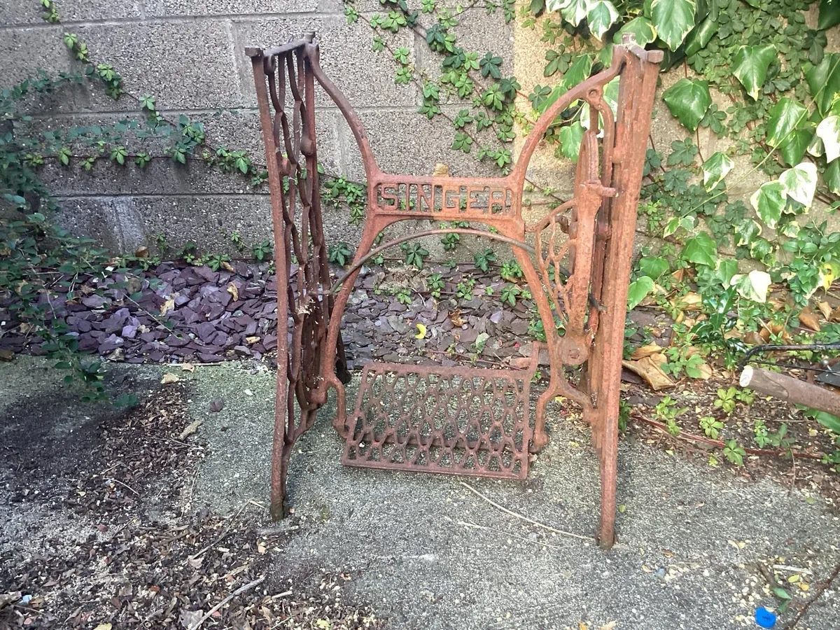 Singer sewing stand - Image 2