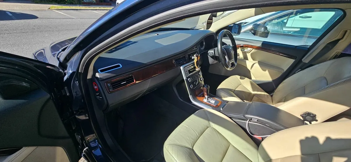 Volvo S80 2011 - Image 2