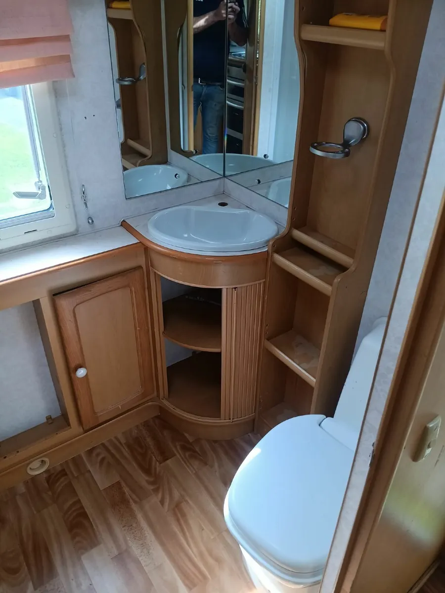 Caravan - Image 4