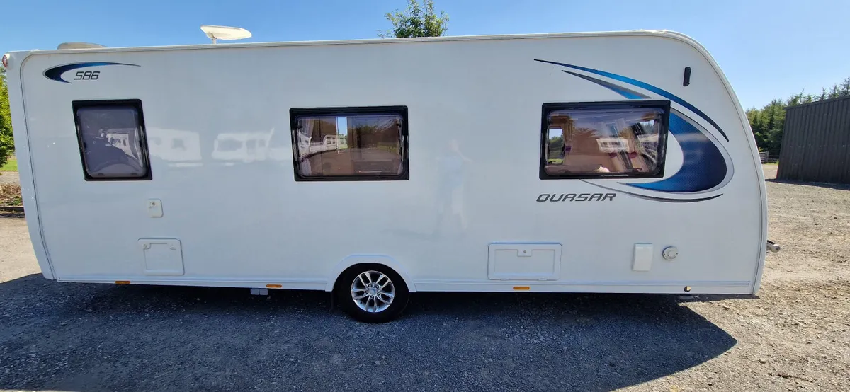 Lunar Quasar 6 Berth Caravan - Image 2