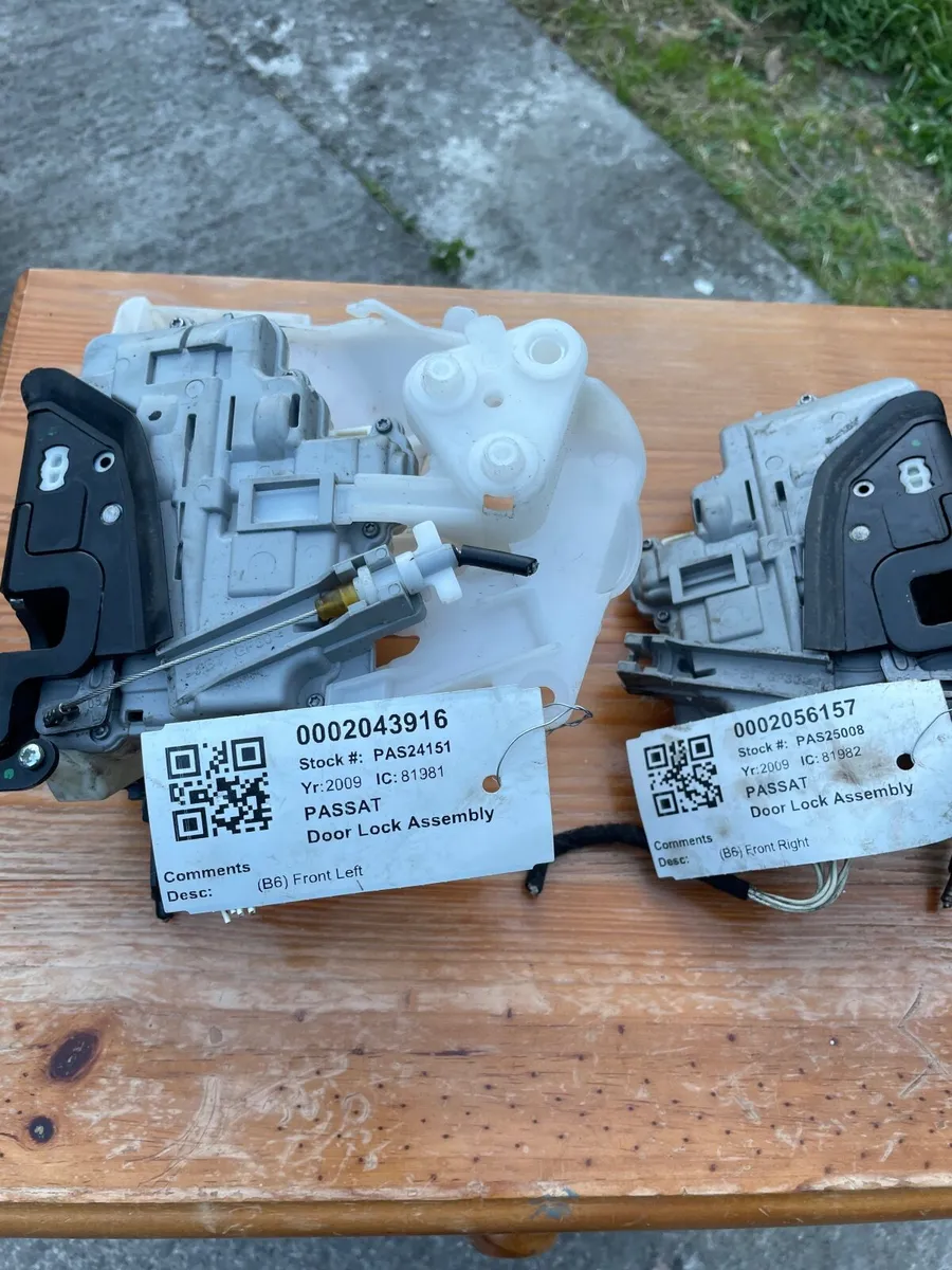 VW Passat 2009 locking mechanism (front set) - Image 1