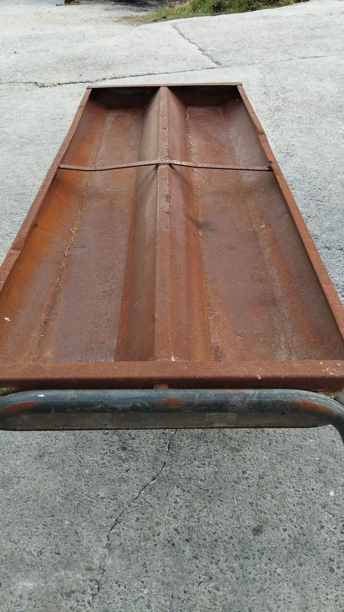 2 ration troughs - Image 2