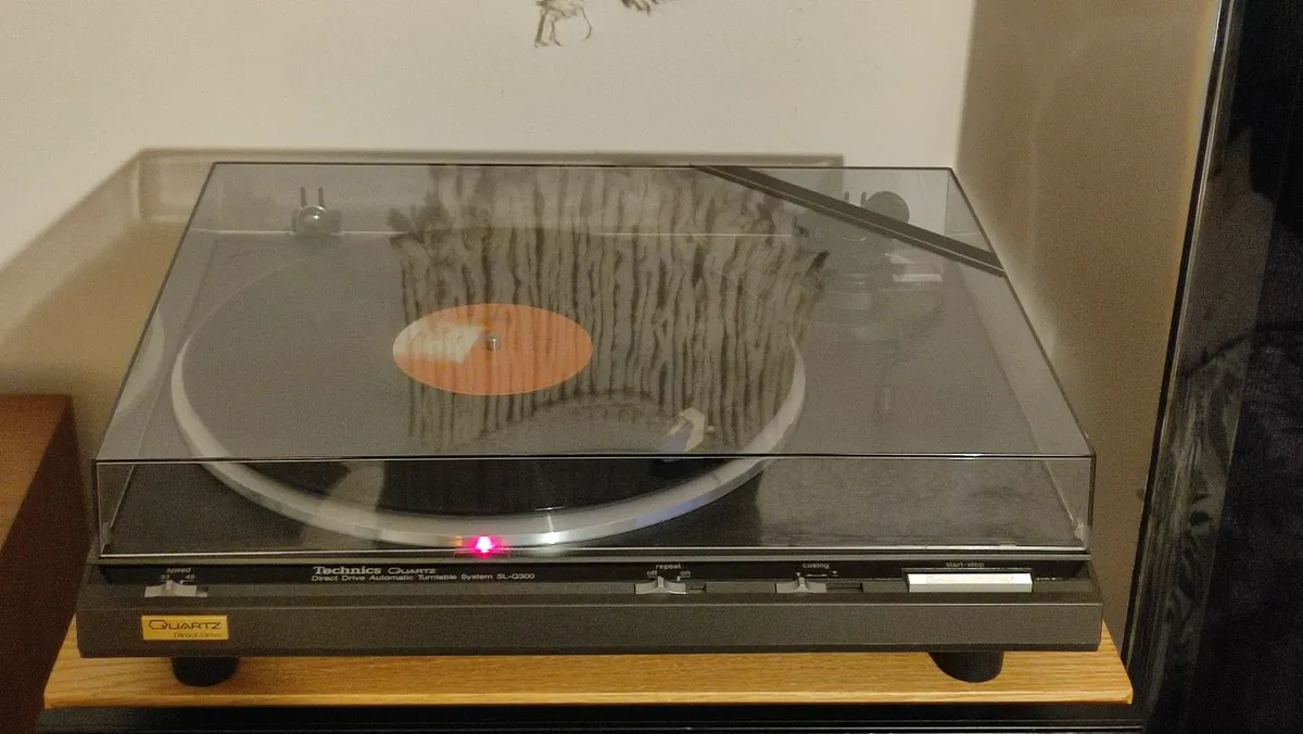 TECHNICS SL-Q300 turntable, Direct Drive,Full Auto - Image 1