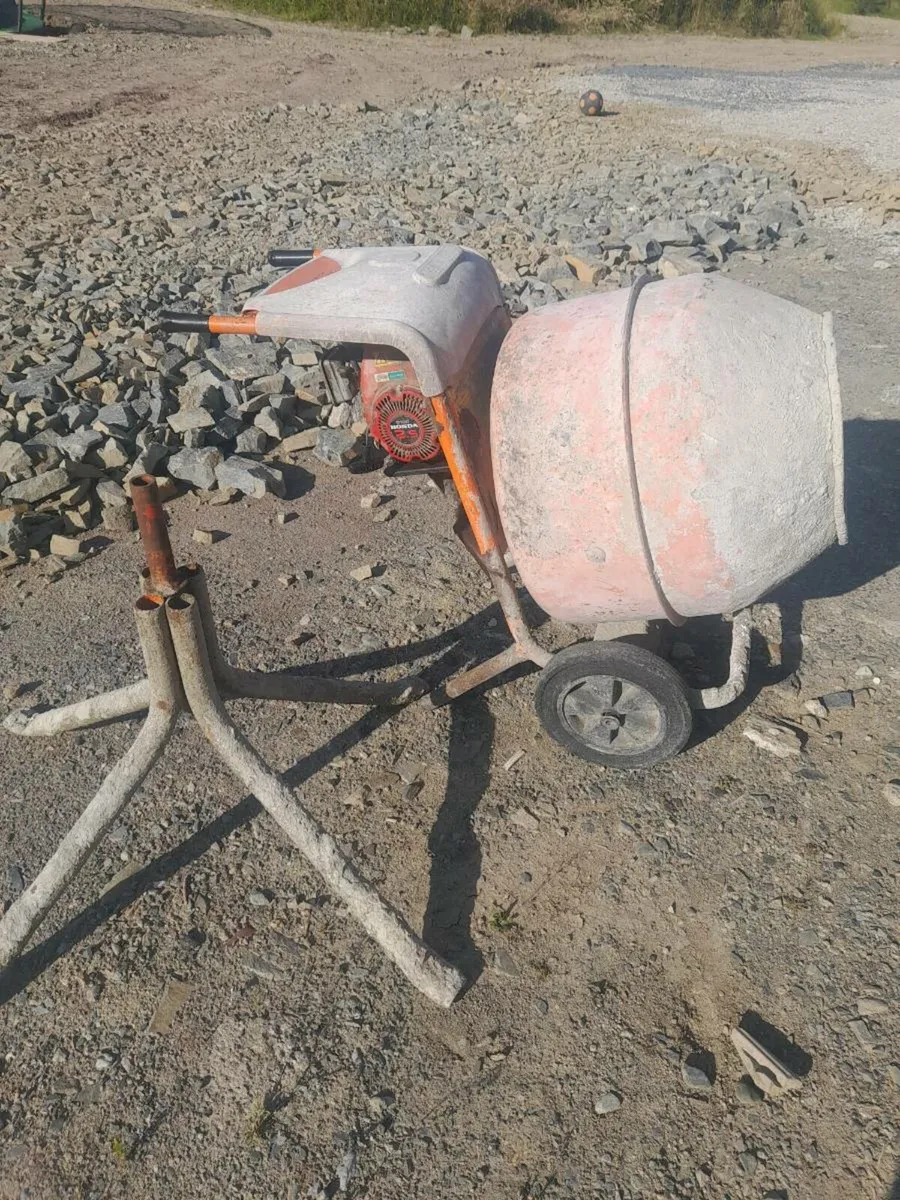Cement mixer - Image 1