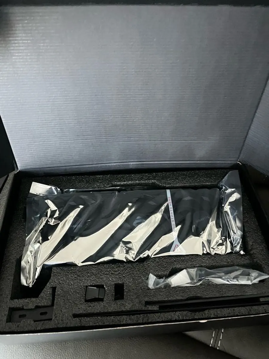 Gigabyte GeForce RTX 5080 GAMING OC 16G Graphics Card. - Image 3