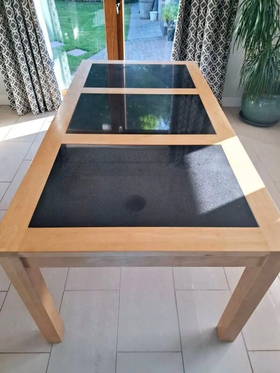 Kitchen table - Image 1