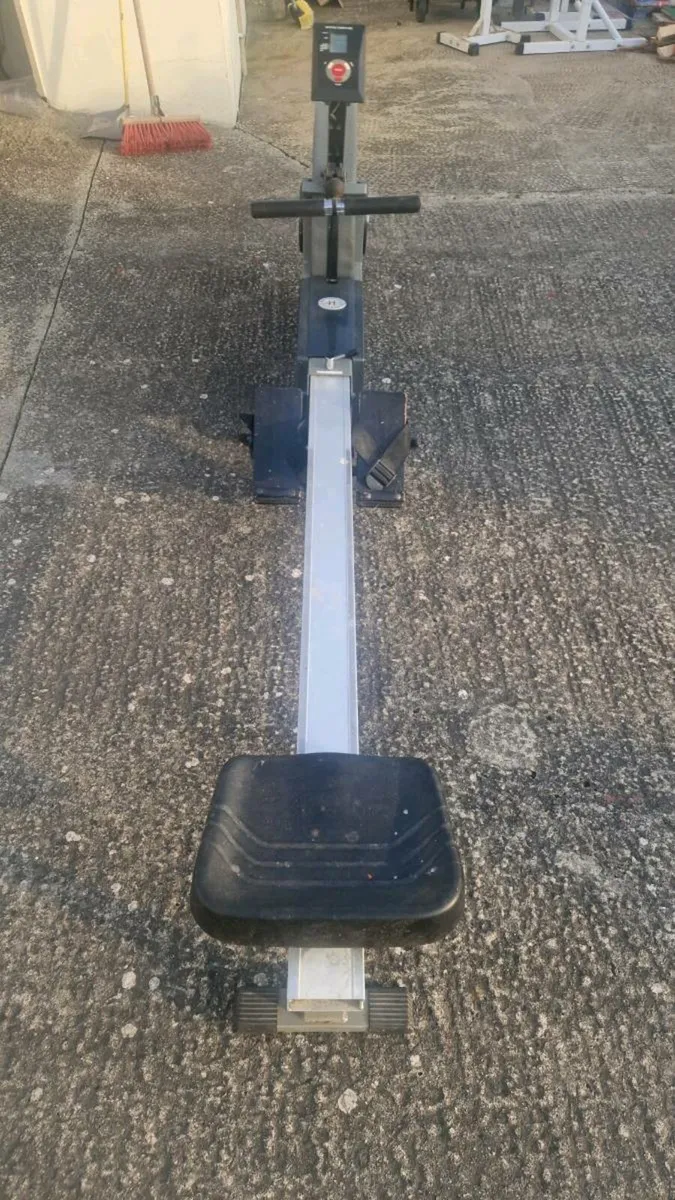 Rowing Machine - Image 2