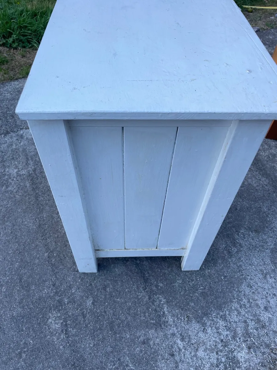 Bedside locker, wood painted white - Image 3