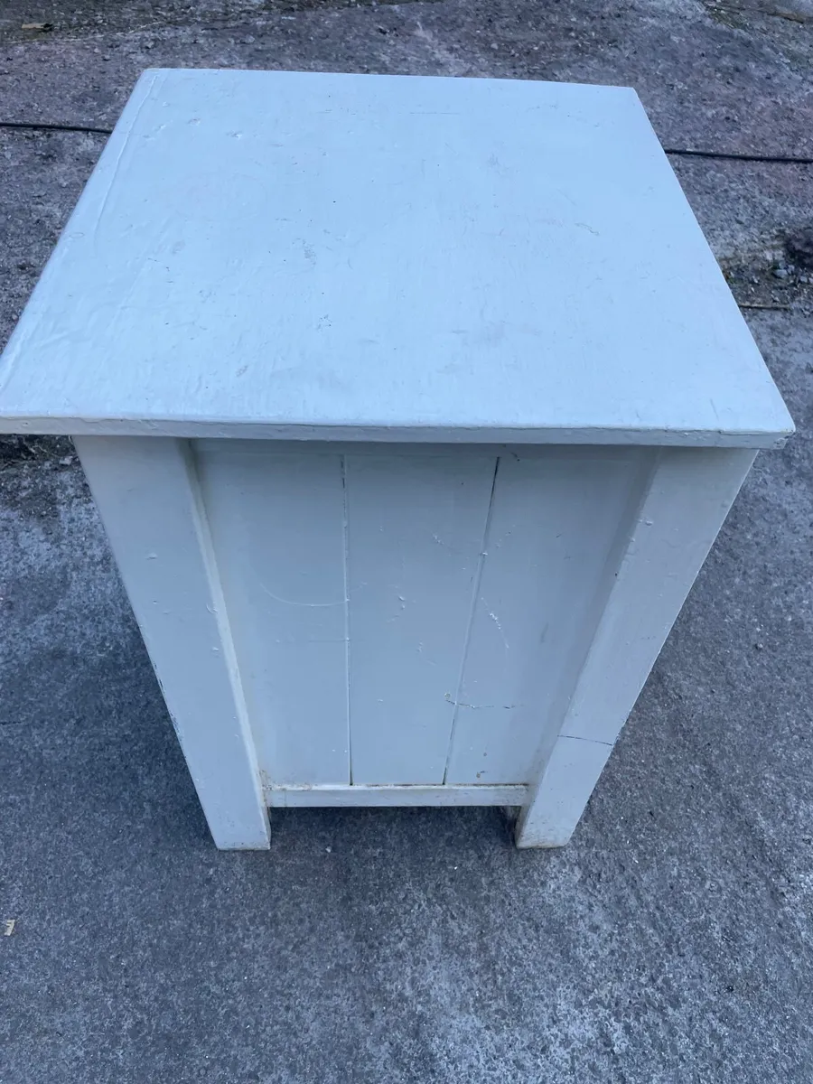Bedside locker, wood painted white - Image 4