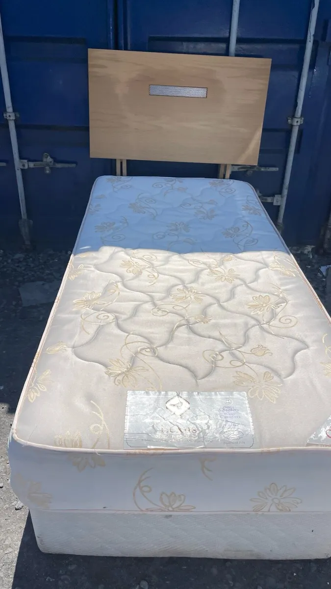 Single bedframe with mattress - Image 1