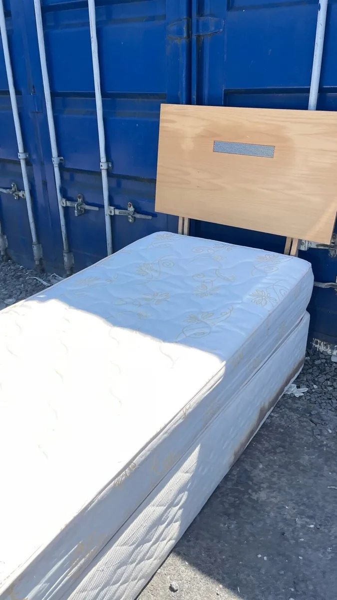 Single bedframe with mattress - Image 4