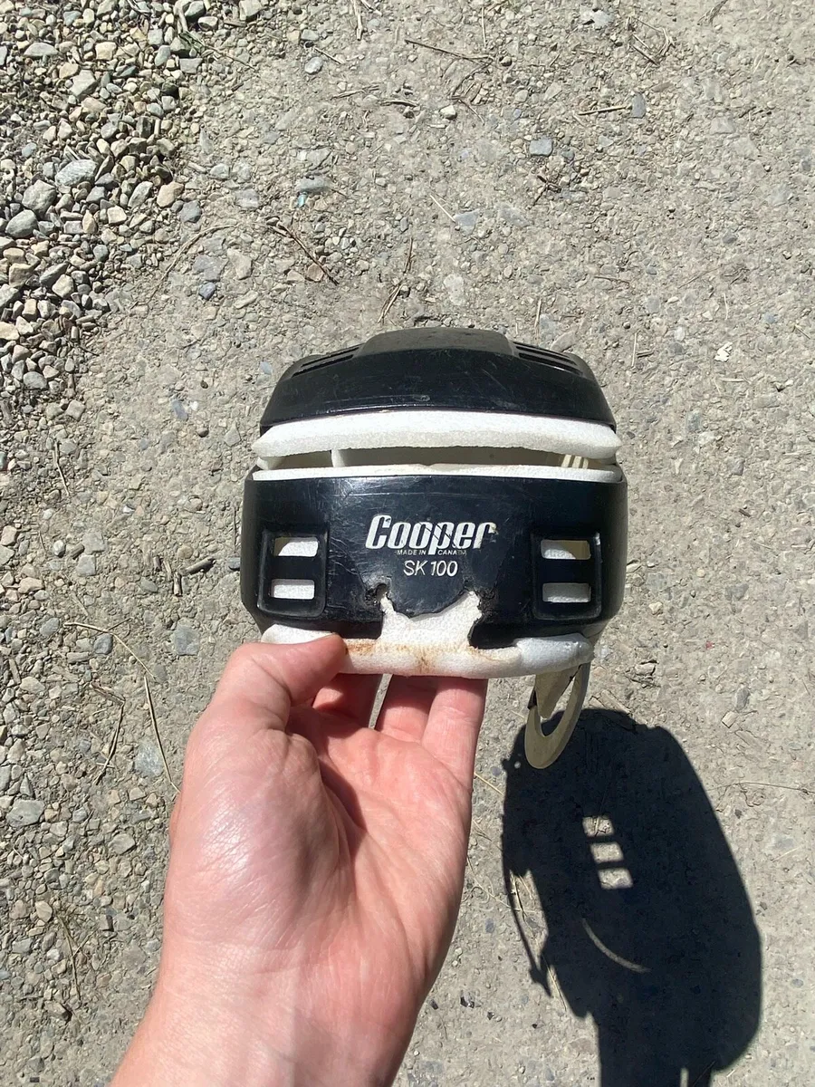 Oldstyle cooper sk100 senior black hurling helmet - Image 1