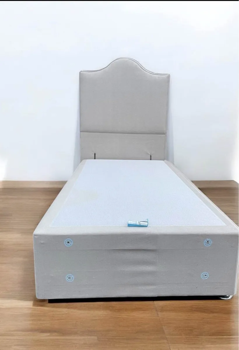 Single bed with headboard - Image 1