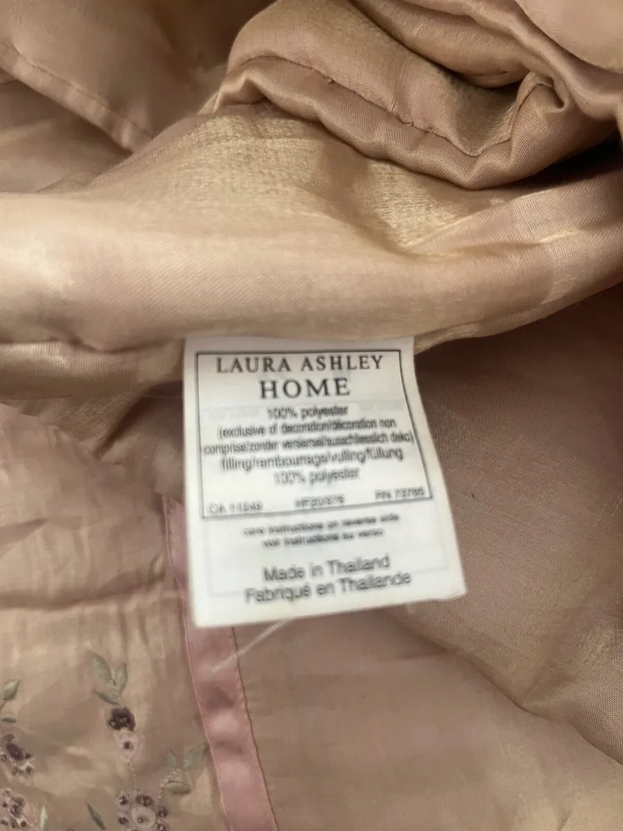 Laura Ashley throw & matching cushion - Image 2