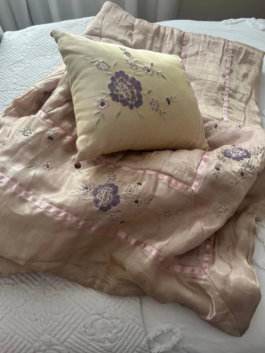 Laura Ashley throw & matching cushion - Image 3