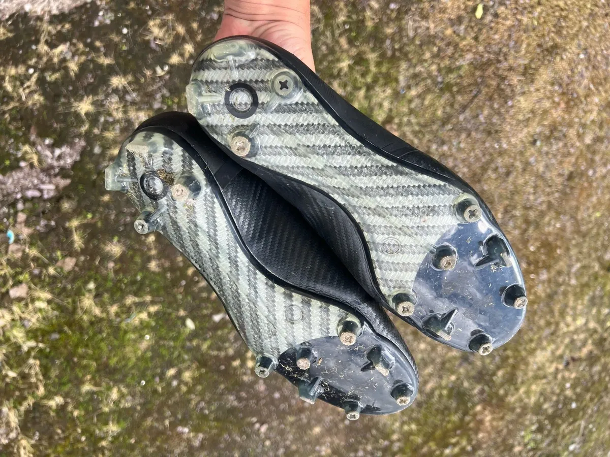Two pairs of football boots one new - Image 3