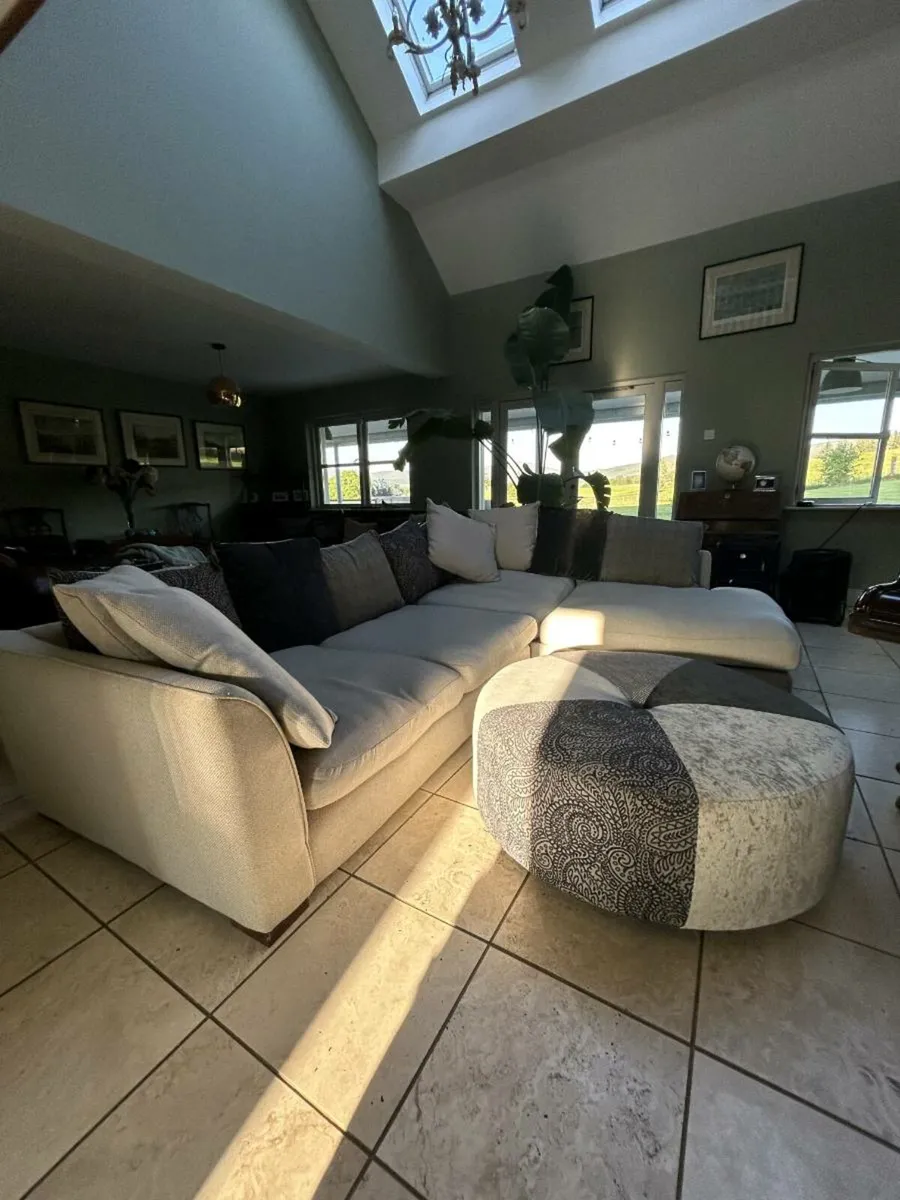 L shaped sofa and foot rest - Image 1