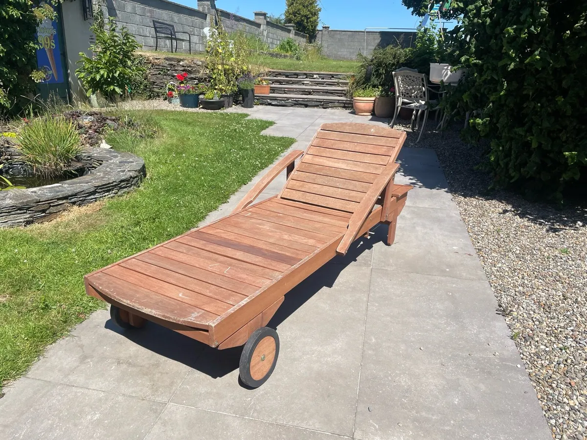 Wooden sun lounger - Image 1