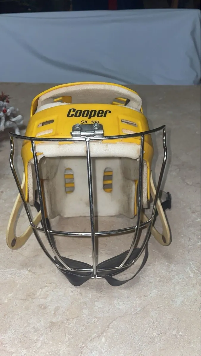 🚨 WANTED 🚨 yellow old newstyle coopers - Image 1