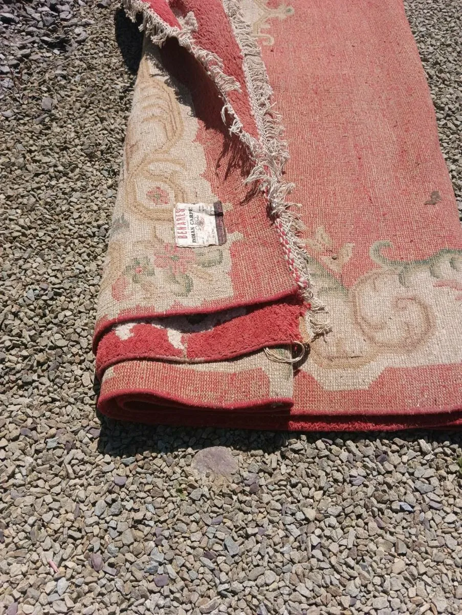 Lovely large vintage style rug ,ware and tear. - Image 4