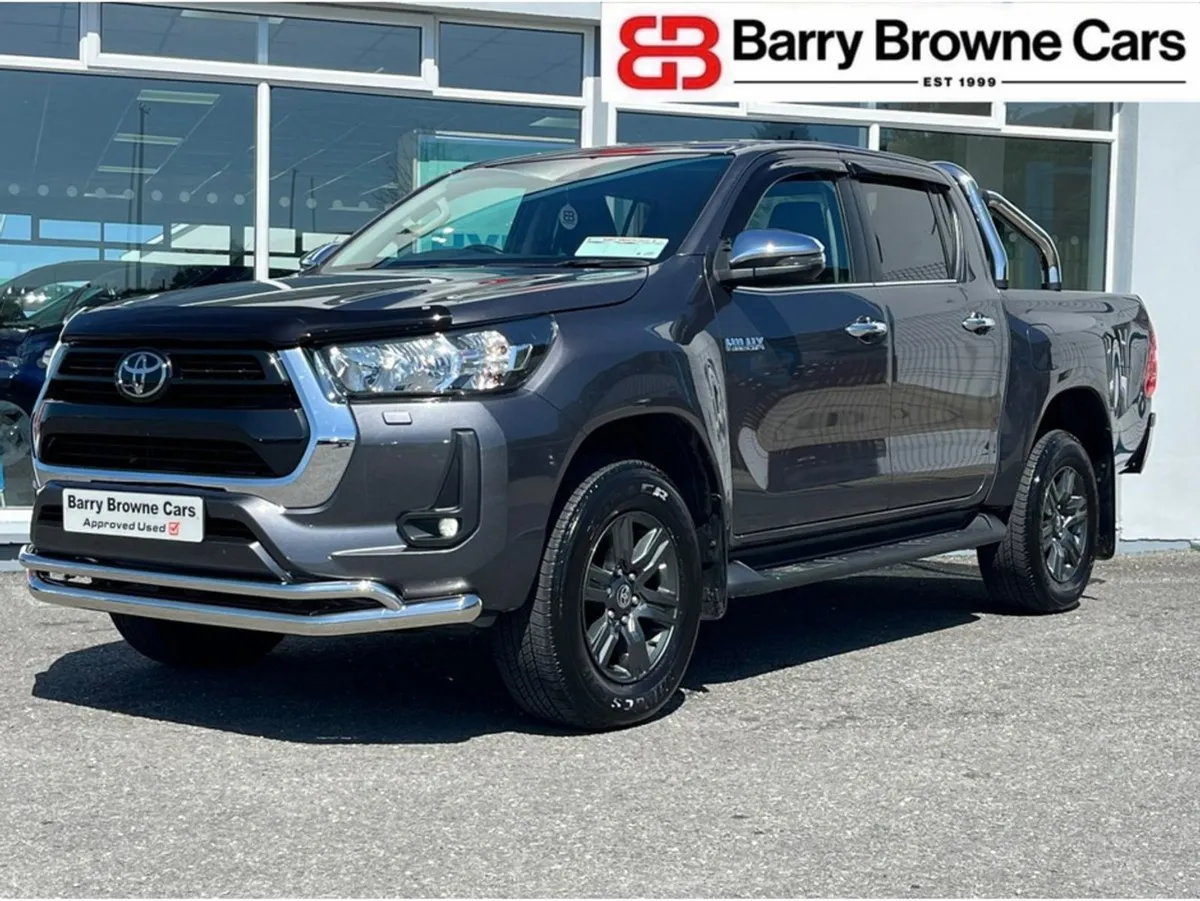 Toyota HiLux 2.8 SR5 Double CAB 4DR - Image 2