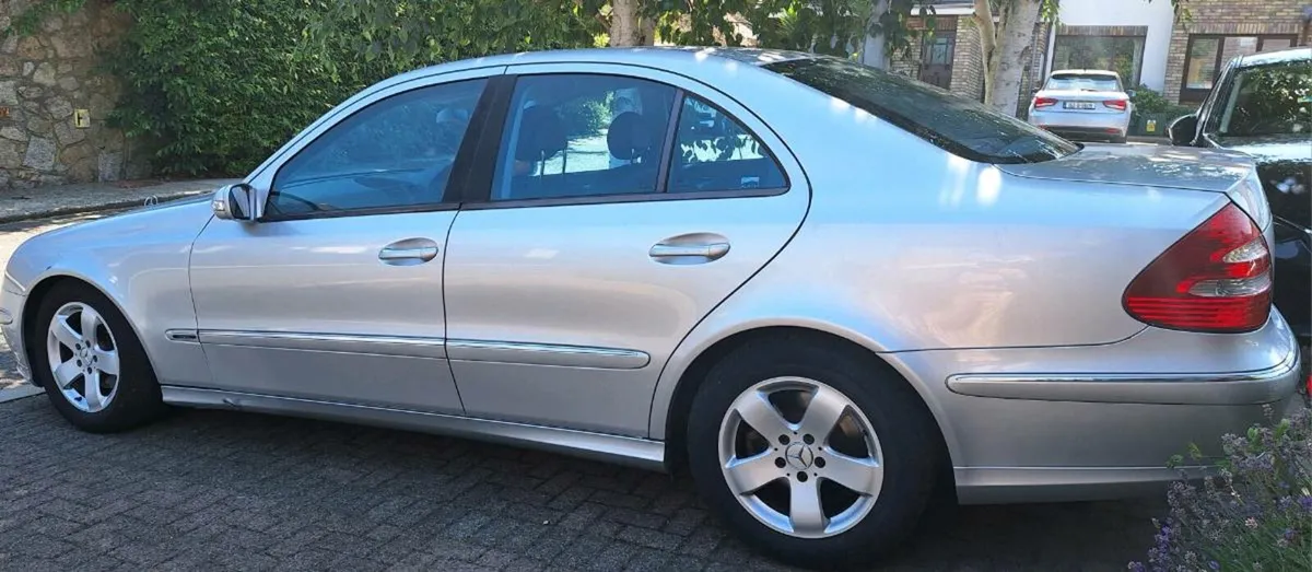 Mercedes Benz W211 E240 V6 177 bhp Avantgarde - Image 4