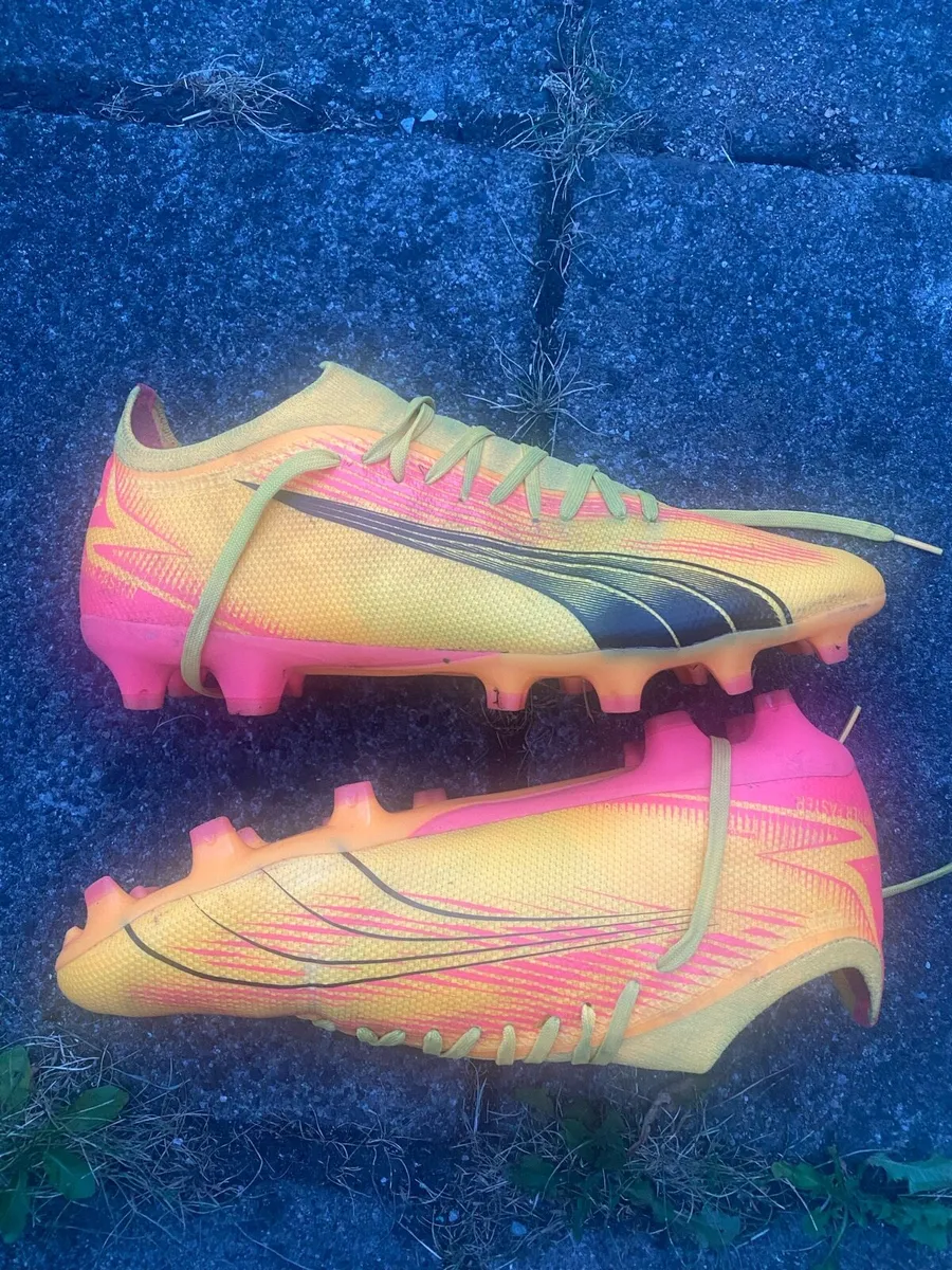 Football boots - Image 1