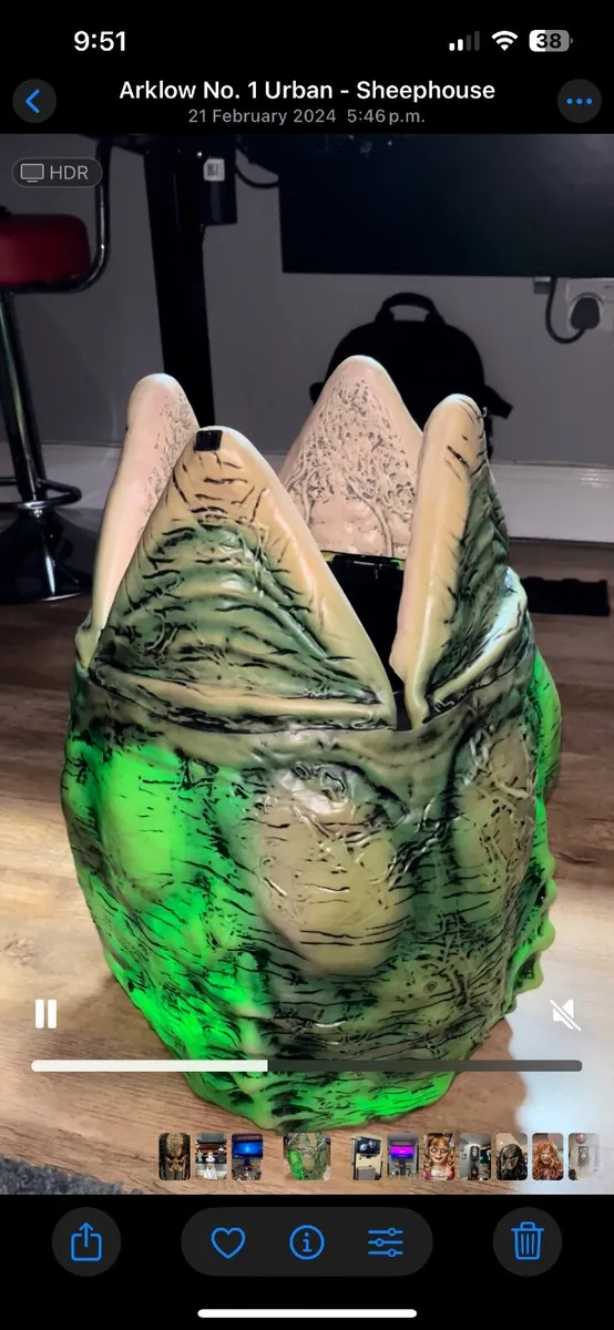 Alien V predator collectibles - Image 3