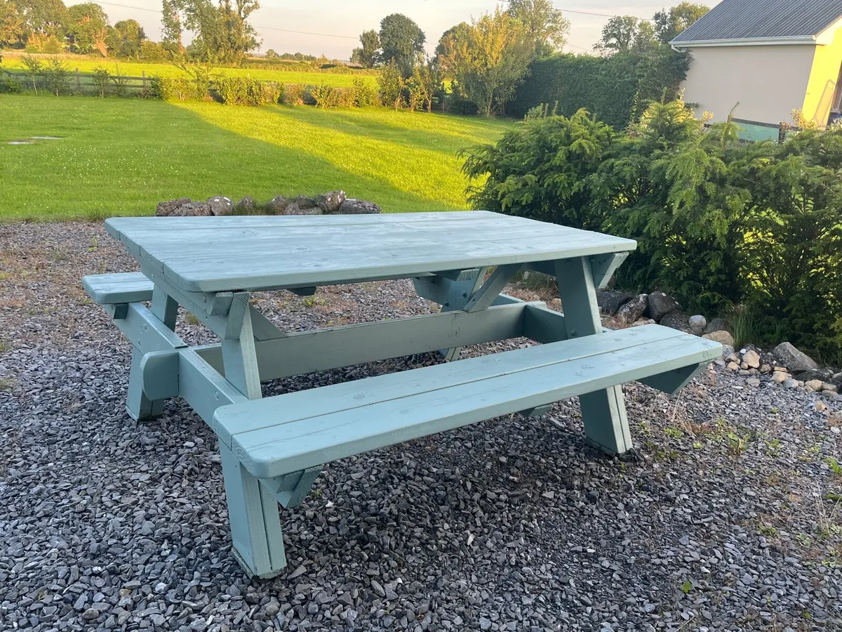 Picnic table/garden furniture - Image 4