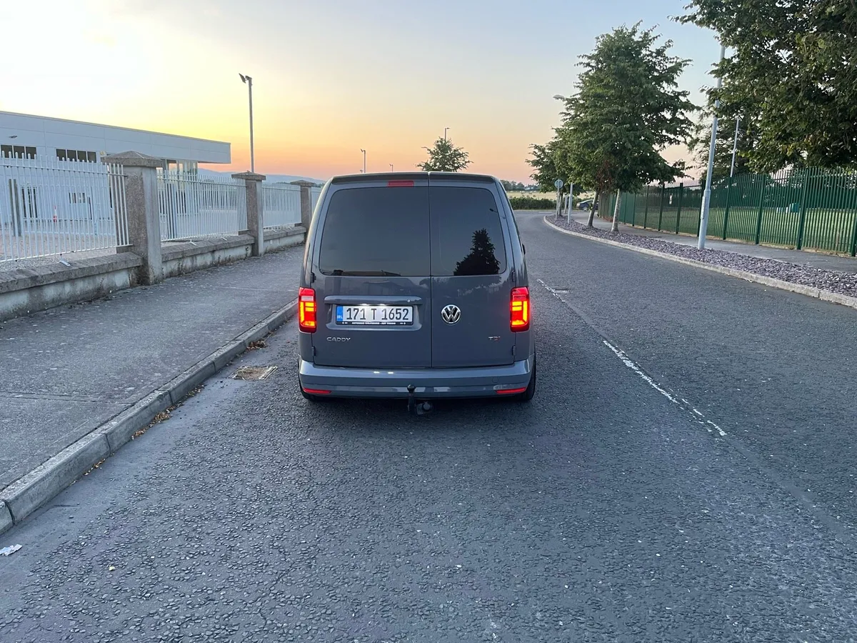 VW Caddy 2.0 150 bhp 6 speed A/C - Image 4