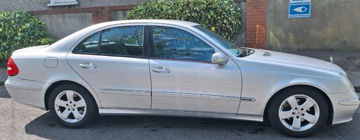 Mercedes E240 V6 W211  Avantgarde  Automatic - Image 3