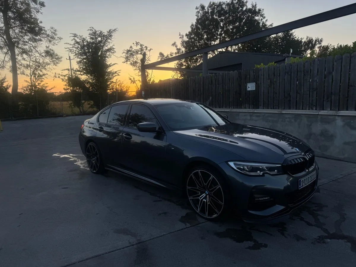 BMW 330e M-Sport 2019 - Image 2