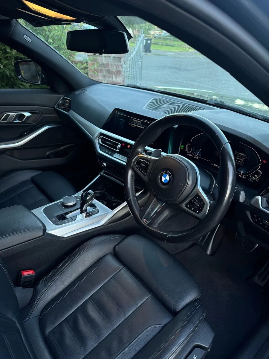 BMW 330e M-Sport 2019 - Image 4
