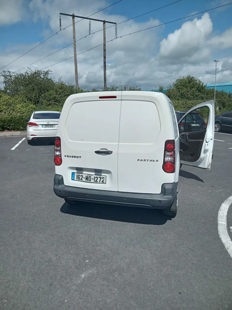 Peugeot partner light damage - Image 4