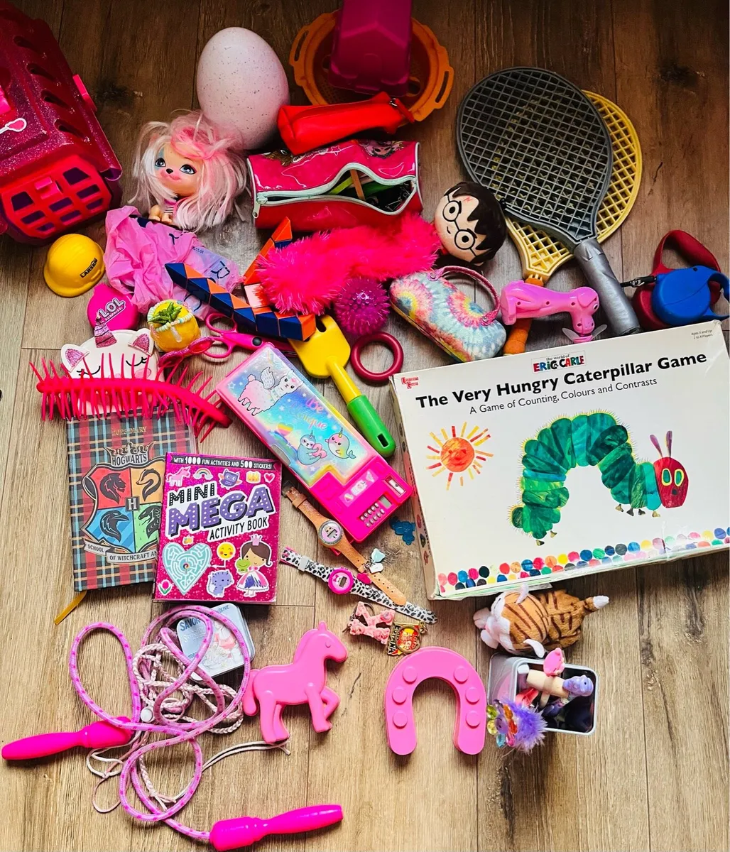 Bundle of toys & cards - Image 3