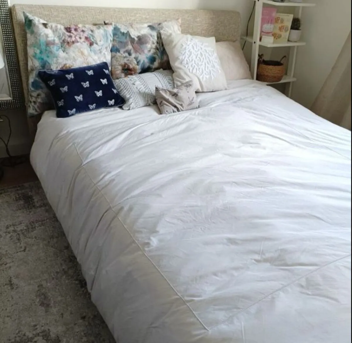 King size bed - Image 1