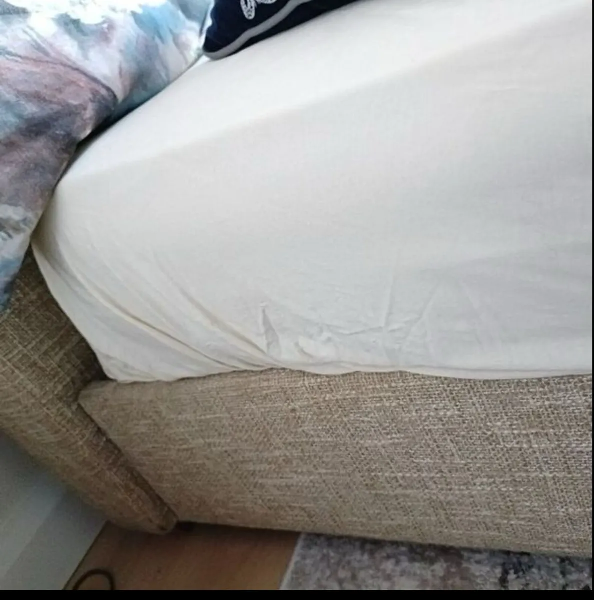 King size bed - Image 2