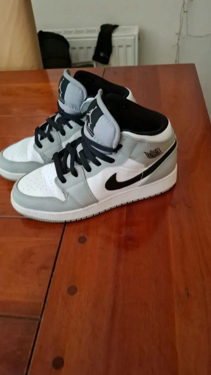 AIR NIKES