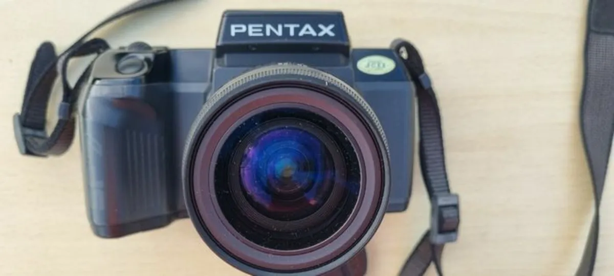 Pentax SF7 with Pentax F Zoom 1:4 24-50mm - Image 2