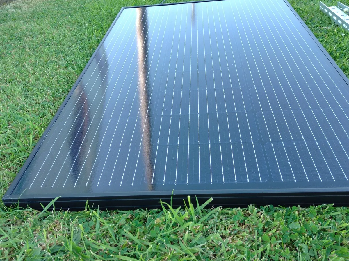 Set of x2 100 Watt Ecoflow Solar Panels €200 - Image 2