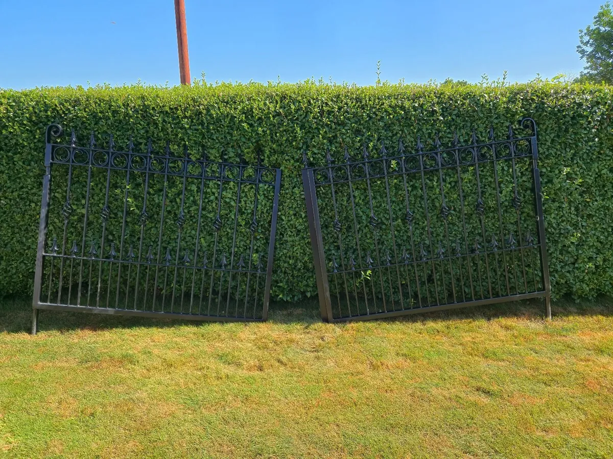 New galvanised gate - Image 3