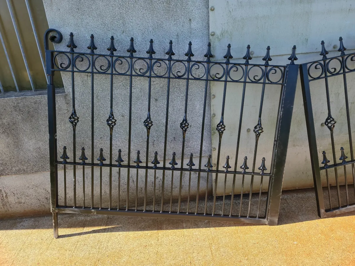 New galvanised gate - Image 4