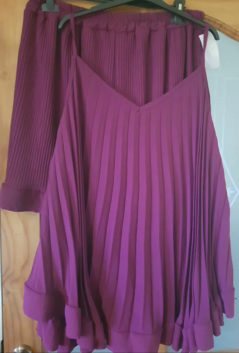 Plus sz shorts set,one sz fits 16/20.....39e - Image 1
