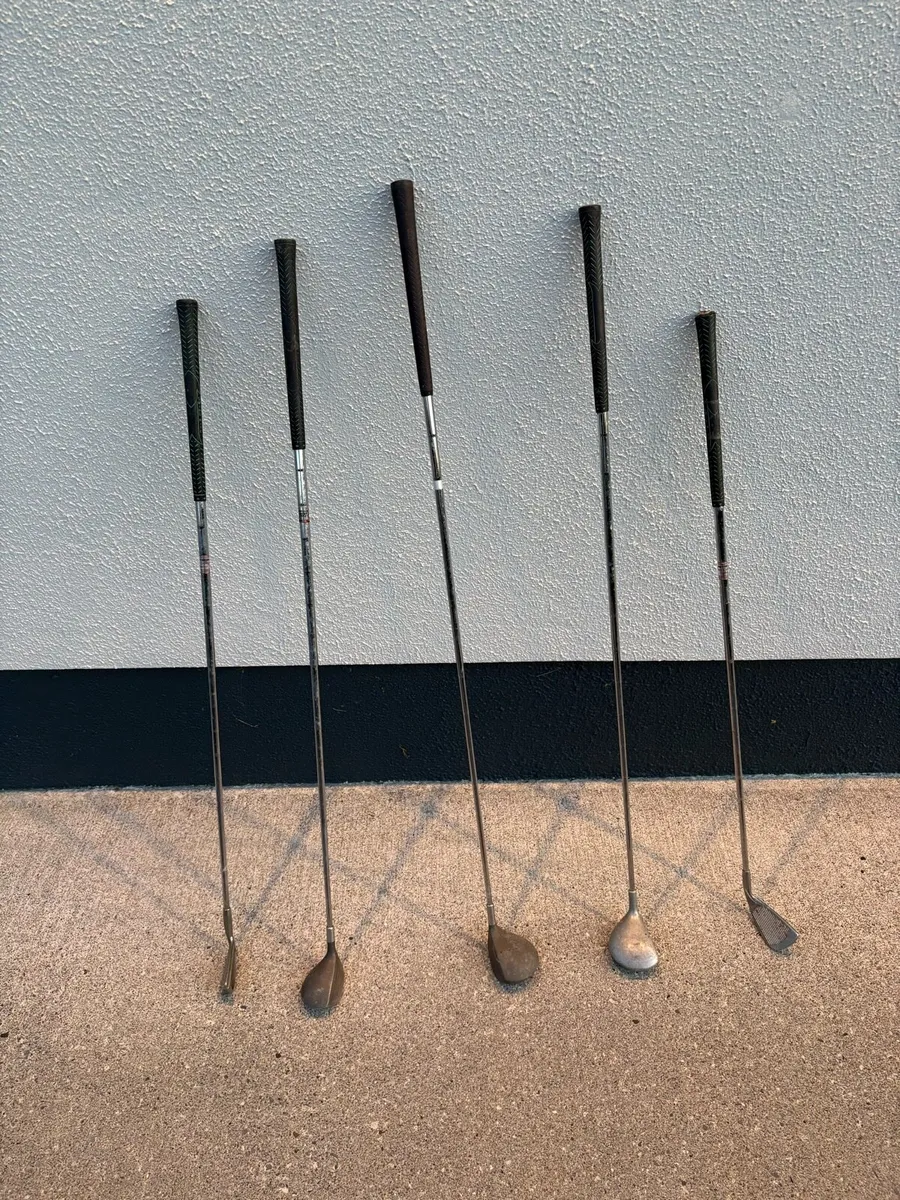 Old/vintage golf clubs - Image 1